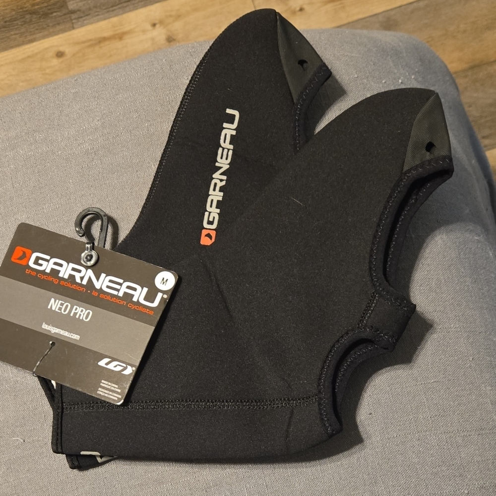 Garneau Neo Pro Black Shoe Covers UNISEX MEDIUM NWT